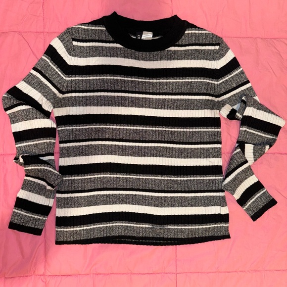 H&M Women Sweatshirt - Picture 1 of 1